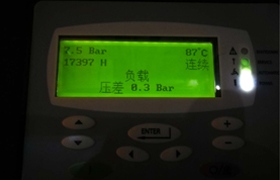 油氣分離器使用過程中因壓差過高被擊穿，造成跑油，油分配料不匹配造成壓差過高